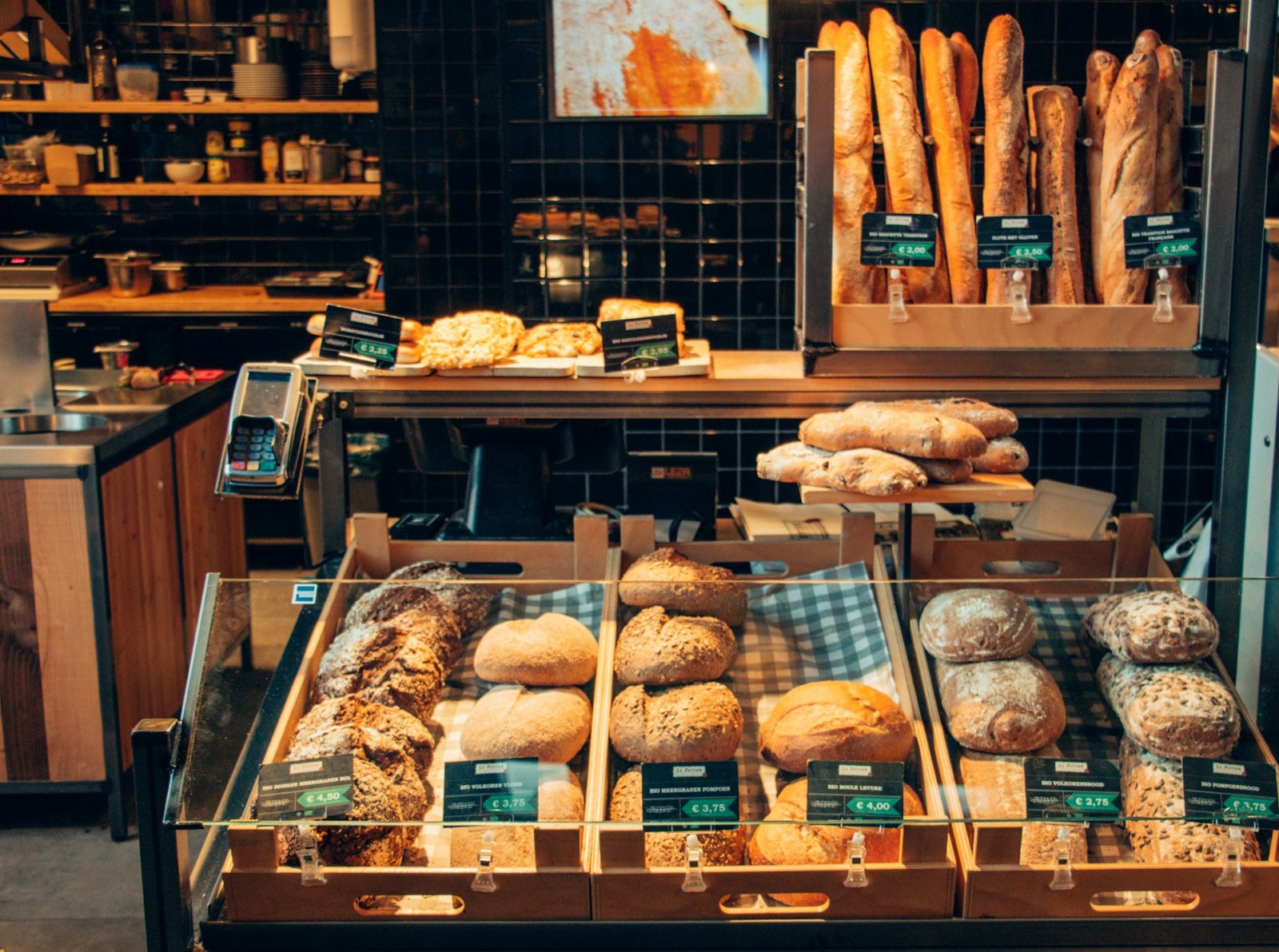 Vitrine d'une boulangerie artisanale