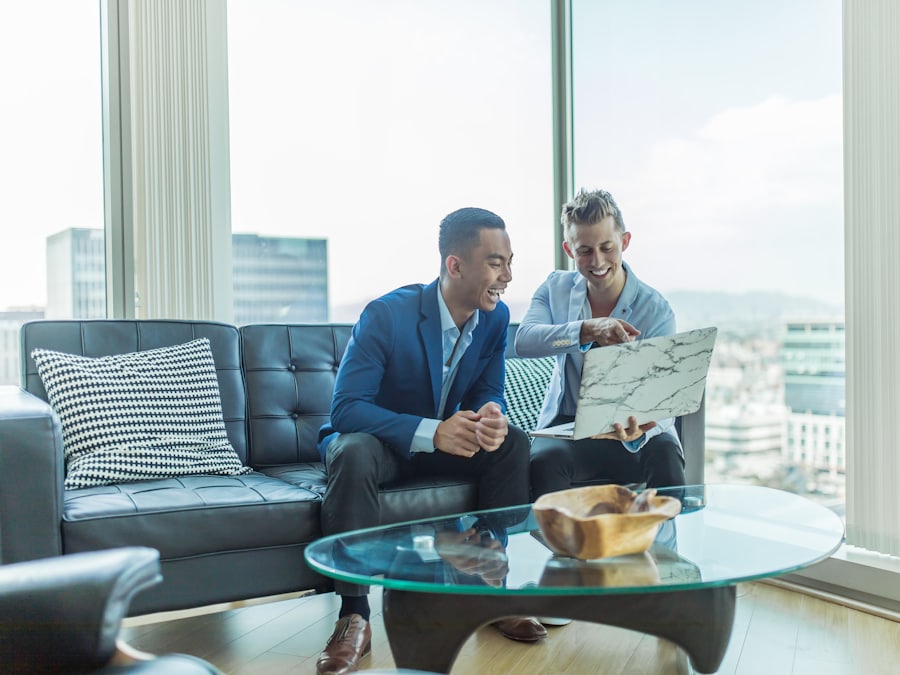Rendez-vous entre un agent immobilier et ses clients