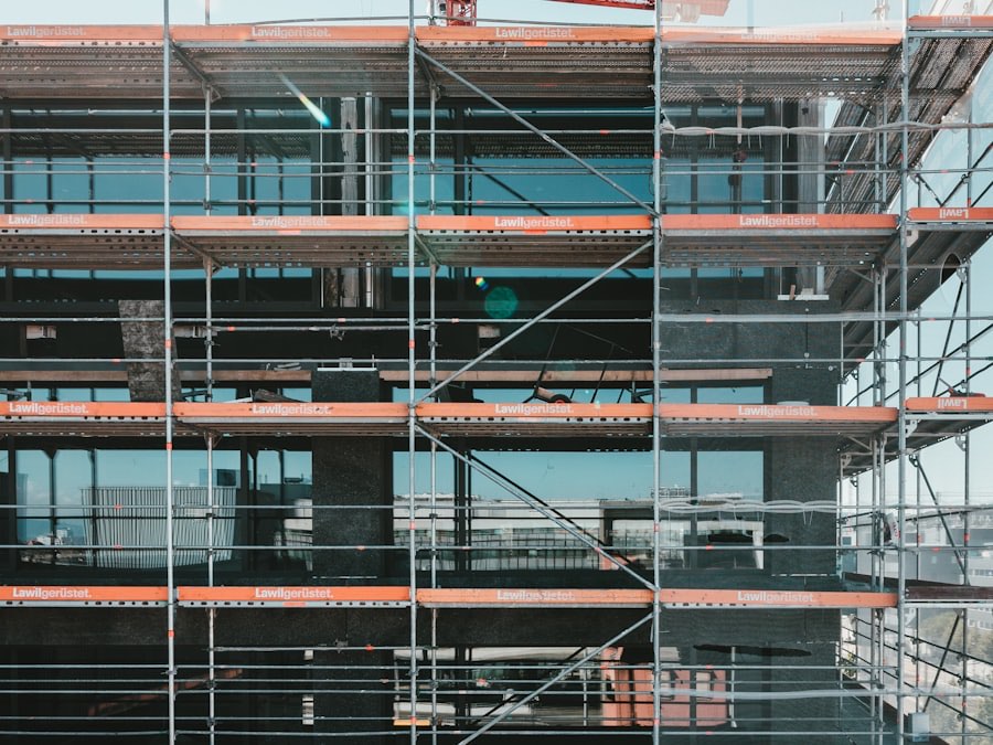 Ravalement de façade sur un échafaudage