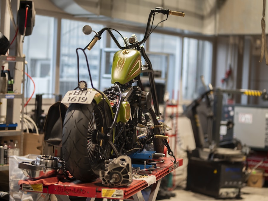 Moto en cours de restauration à l'atelier