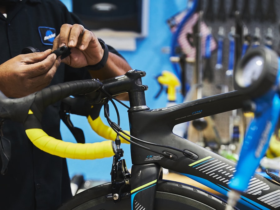 Magasin de vélos avec ses présentoirs