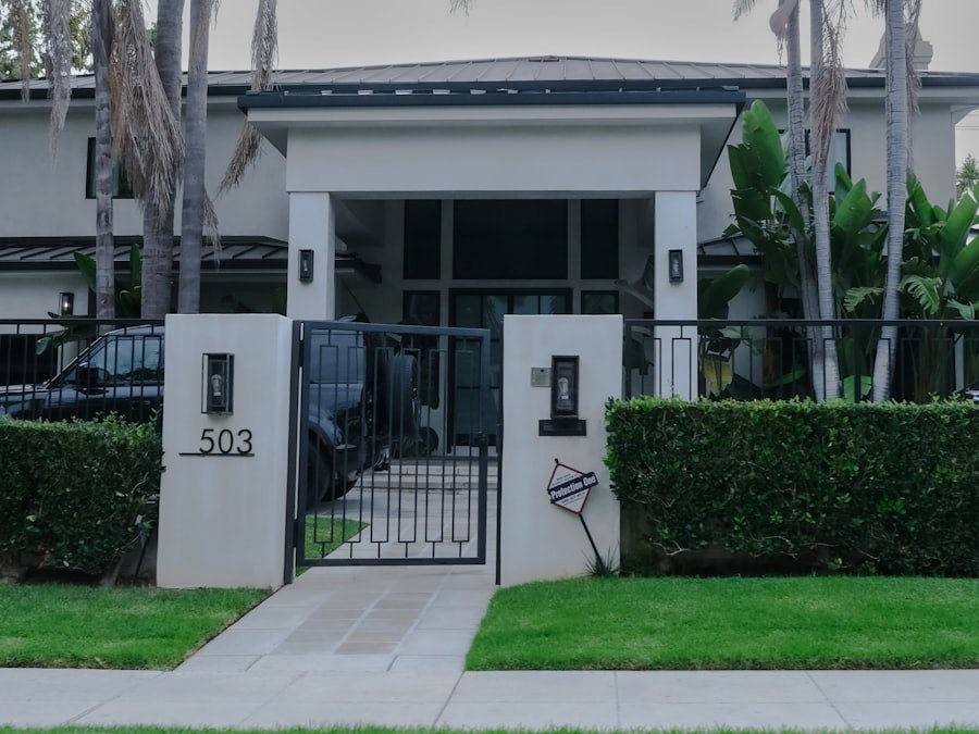 Portail à l'entrée d'une maison