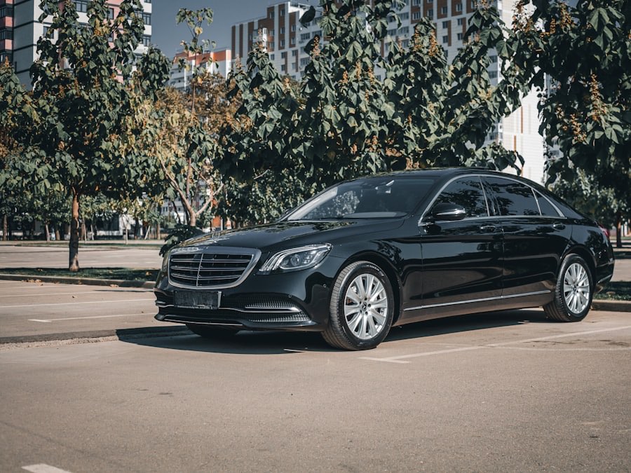 Berline de chauffeur privé en attente